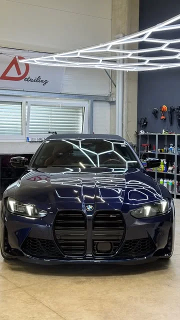 BMW M4 in Dunkelblau nach Politur bei A.Detailing Linz