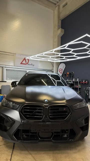 BMW X5 M in Mattschwarz nach Keramikversiegelung bei A.Detailing Linz
