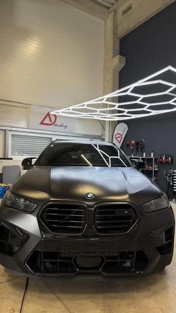 BMW X5 M in Mattschwarz nach Keramikversiegelung bei A.Detailing Linz