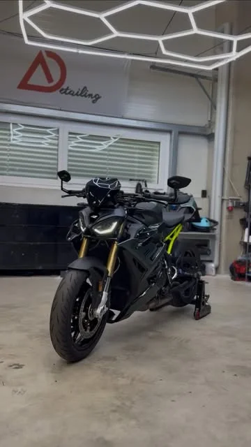 Motorrad nach professioneller Aufbereitung bei A.Detailing Linz