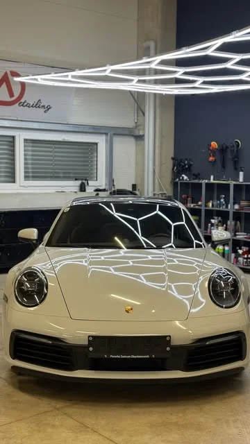 Porsche 911 in Creme nach professioneller Lackaufbereitung bei A.Detailing Linz