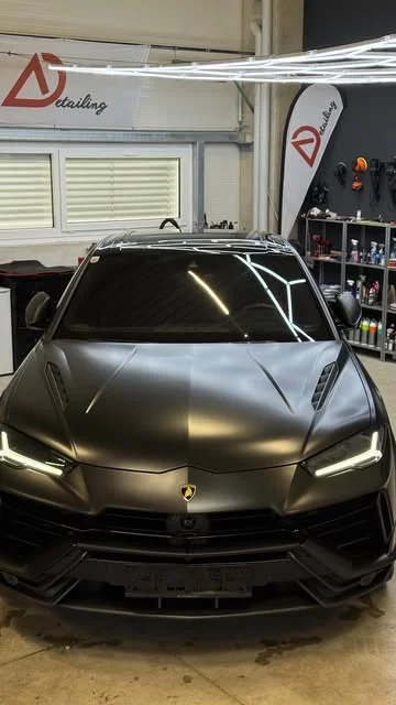 Lamborghini Urus in Schwarz im A.Detailing Studio Linz