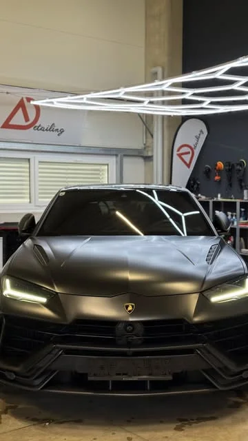 Lamborghini Urus in Mattschwarz nach Keramikversiegelung bei A.Detailing Linz